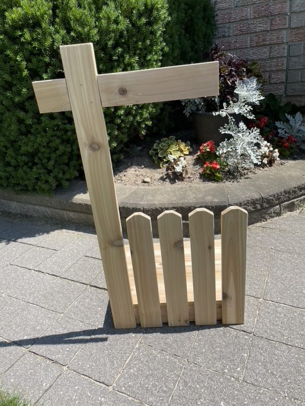 Welcome Planter with Black Lettered Sign - Image 5