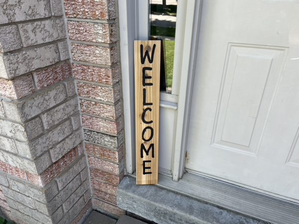 Black Lettered Oak Welcome Sign - Image 3