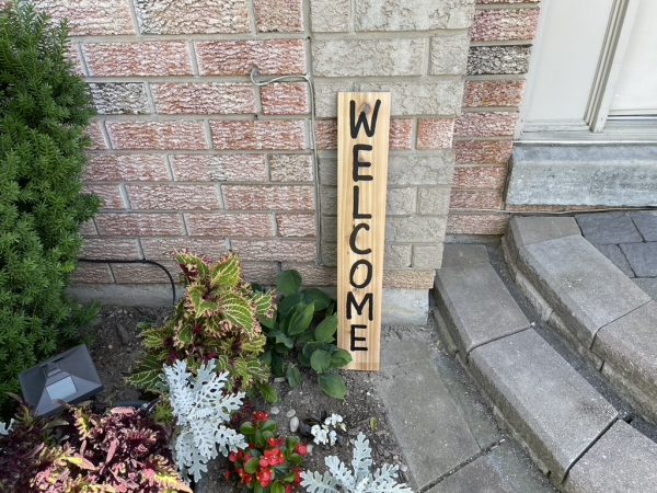 Black Lettered Oak Welcome Sign - Image 4